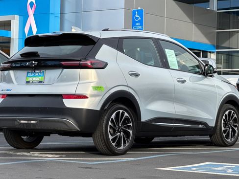 Used 2022 Chevrolet Bolt EUV Premier w/ Super Cruise Package image 3