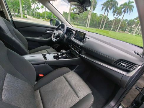 Used 2024 Nissan Rogue SV FWD image 40