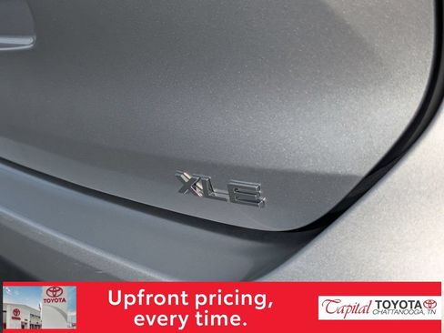 Used 2022 Toyota Highlander XLE AWD/4WD image 27