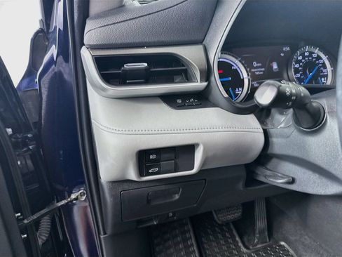 Used 2022 Toyota Highlander XLE AWD/4WD image 8