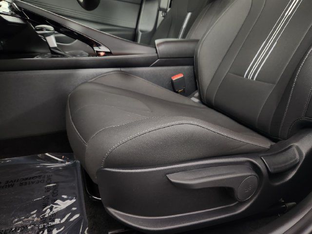 Certified 2025 Hyundai Elantra SEL FWD image 12