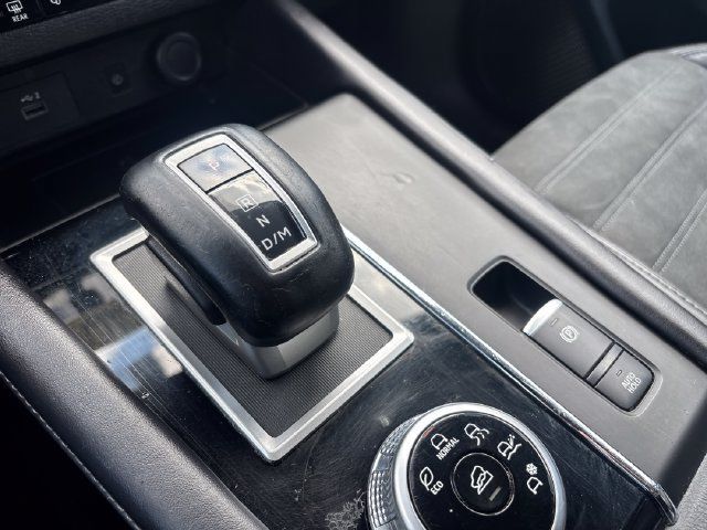 Used 2024 Mitsubishi Outlander SE Black Edition FWD image 16