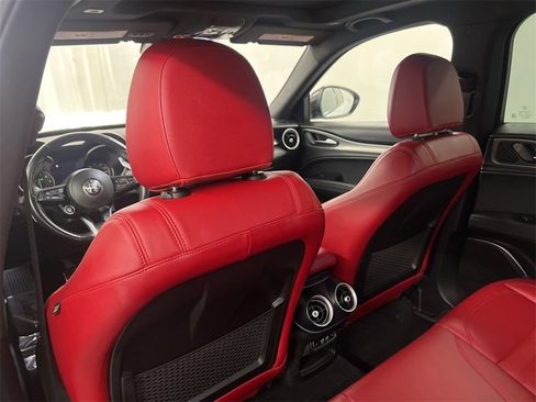 Used 2022 Alfa Romeo Stelvio Veloce image 41