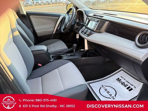 Used 2015 Toyota RAV4 LE image 32