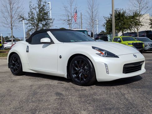 Used 2019 Nissan 370Z Touring image 10