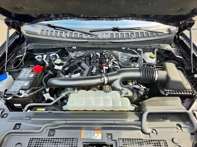 Used 2025 Ford Expedition Active AWD/4WD image 37