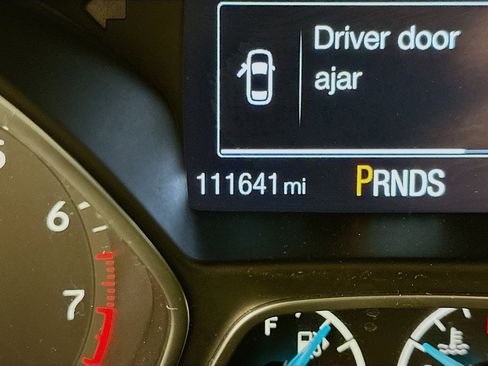 Used 2015 Ford Focus SE w/ SE Sport Package FWD image 19