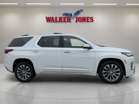 Used 2023 Chevrolet Traverse Premier image 3