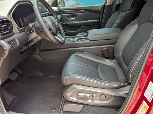 Used 2025 Honda Pilot Elite image 5