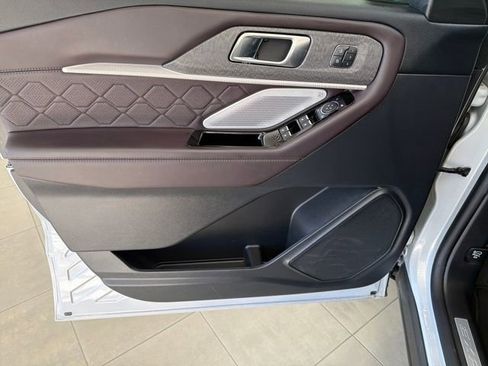 Used 2025 Ford Explorer Platinum w/ LUX Leather Package image 13