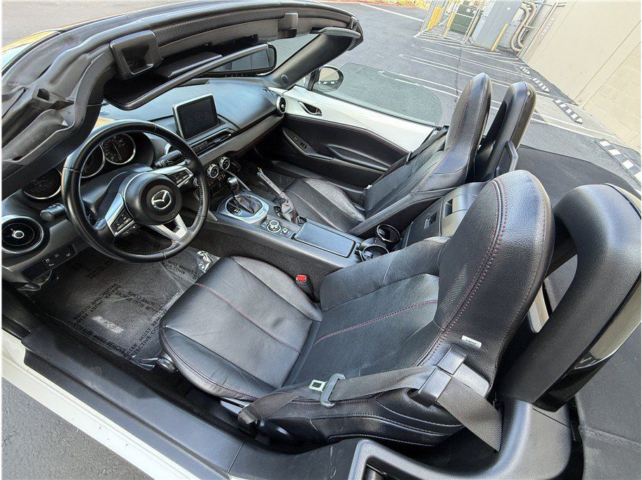 Used 2017 MAZDA MX-5 Miata Grand Touring RWD image 9