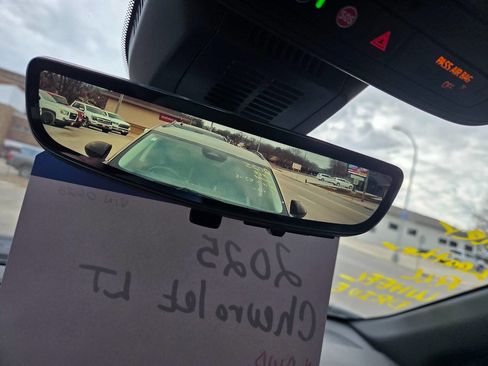 Used 2025 Chevrolet Equinox LT w/ Convenience Package II image 9