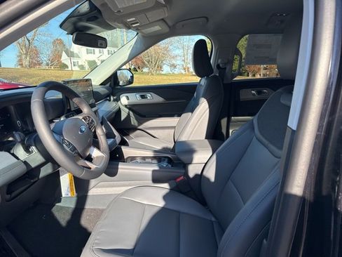 New 2026 Ford Explorer Active w/ Active Comfort Package image 12