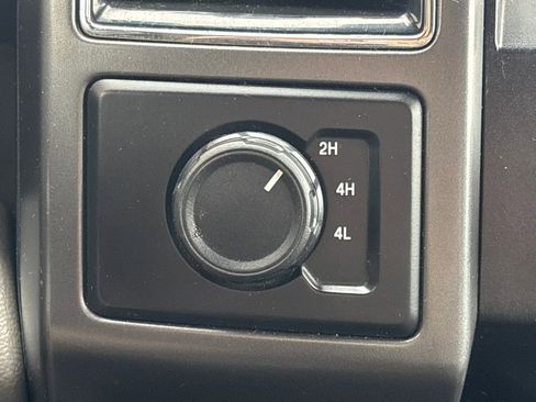 Used 2020 Ford F150 XLT image 13