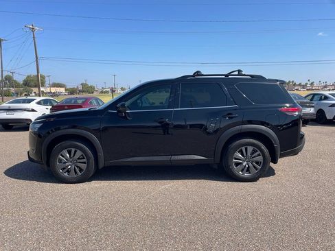 Certified 2025 Nissan Pathfinder SV FWD image 4