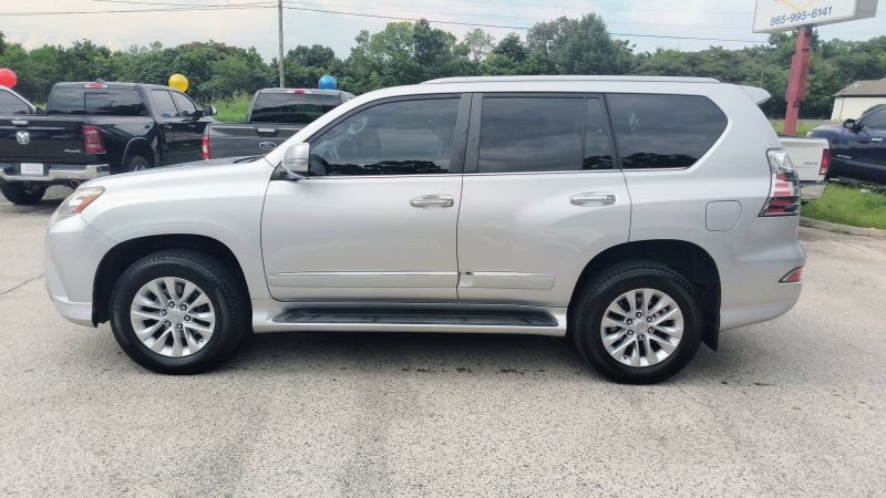 Used 2015 Lexus GX 460 w/ Premium Package AWD/4WD image 2