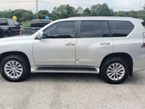 Used 2015 Lexus GX 460 w/ Premium Package AWD/4WD image 2