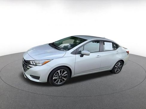 Used 2025 Nissan Versa SV FWD image 8