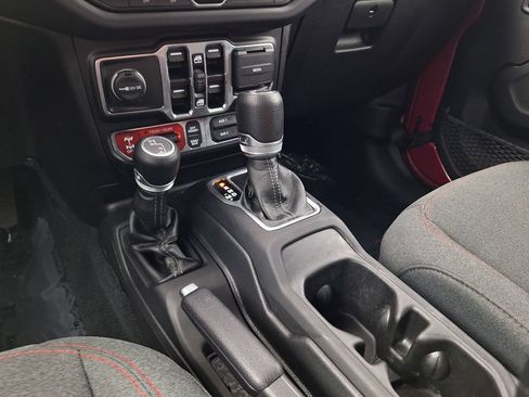 Used 2024 Jeep Wrangler Unlimited Rubicon w/ Convenience Group AWD/4WD image 26