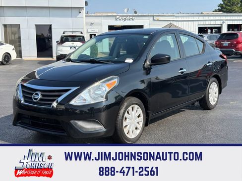 Used 2015 Nissan Versa SV FWD image 1