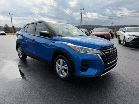 Used 2021 Nissan Kicks S image 3