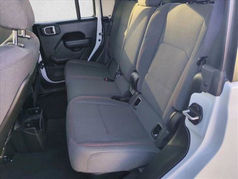 Used 2024 Jeep Gladiator Rubicon w/ Technology Group image 19