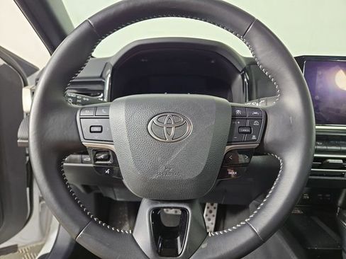 Used 2025 Toyota Camry SE FWD image 21