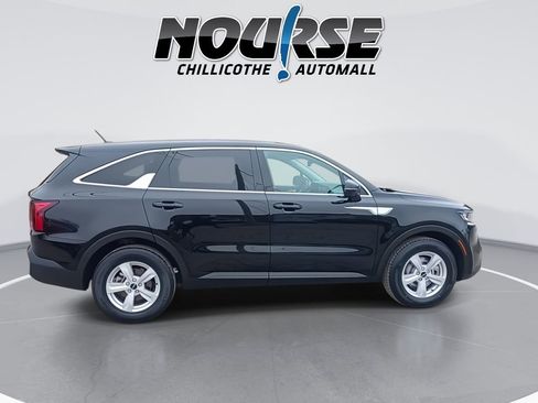 Used 2023 Kia Sorento LX image 9