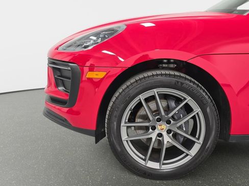 Certified 2025 Porsche Macan AWD/4WD image 10