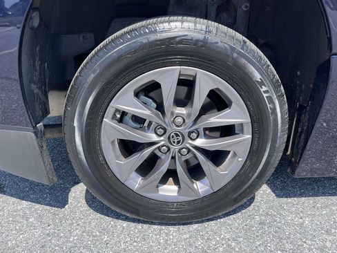Used 2021 Toyota Sienna XLE w/ XLE Plus Package FWD image 24