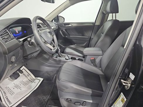 Certified 2024 Volkswagen Tiguan SE w/ Panoramic Sunroof Package image 12