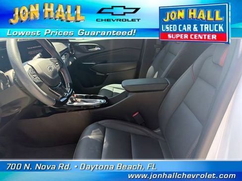 Used 2025 Chevrolet Trax RS FWD image 18