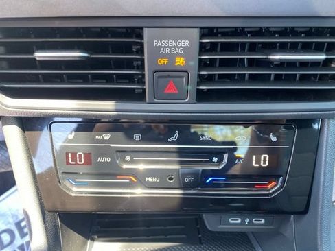 Used 2025 Volkswagen Jetta SE FWD image 15