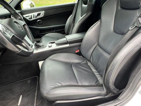 Used 2015 Mercedes-Benz SLK 250 w/ Premium Package image 21