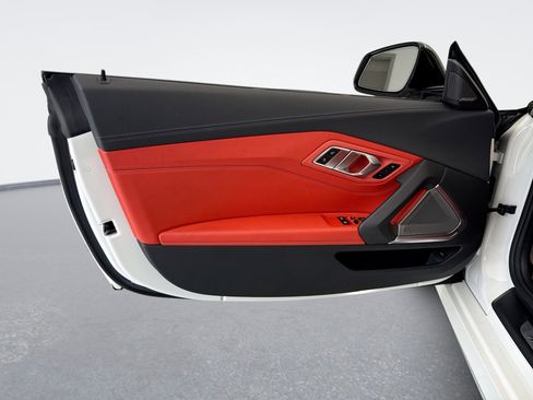 Used 2021 BMW Z4 M40i RWD image 9