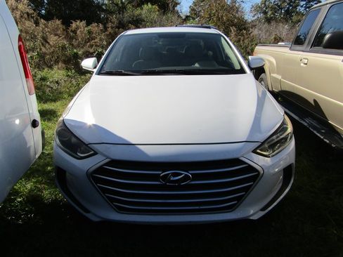 Used 2017 Hyundai Elantra SE image 2