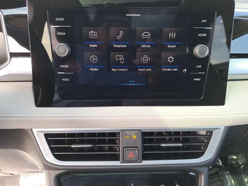 New 2026 Volkswagen Taos SE FWD image 21