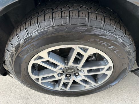 Certified 2025 Ford Expedition Active AWD/4WD image 5