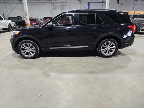 Used 2020 Ford Explorer XLT w/ Equipment Group 202A AWD/4WD image 4
