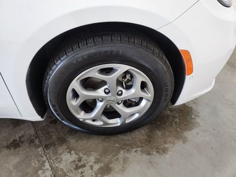 Used 2022 Chrysler Pacifica Limited FWD image 43