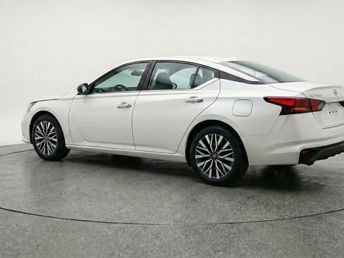 Used 2025 Nissan Altima 2.5 SV image 6