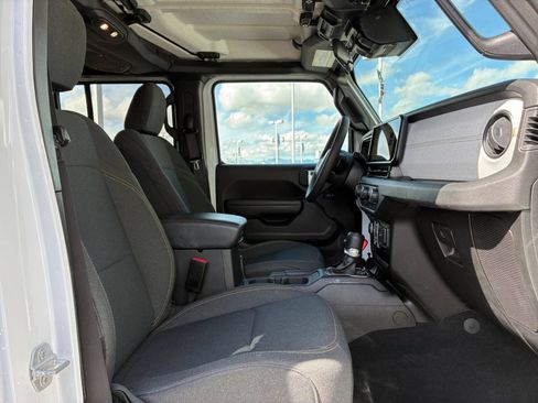 Used 2025 Jeep Wrangler Unlimited Sport AWD/4WD image 35