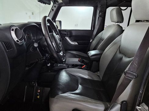 Used 2016 Jeep Wrangler Unlimited Sahara w/ Max Tow Package image 14