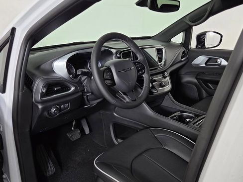 New 2026 Chrysler Pacifica Limited w/ S Appearance Package image 15
