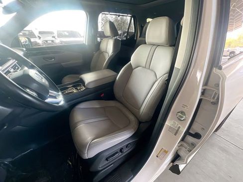 Used 2025 Honda Pilot Touring image 10