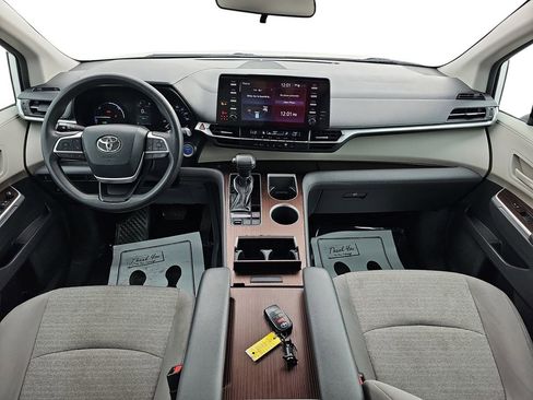 Used 2021 Toyota Sienna LE FWD image 13