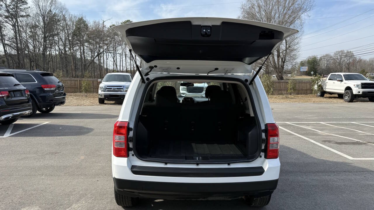 Used 2016 Jeep Patriot Sport w/ Power Value Group FWD image 6