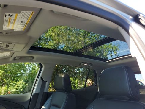Used 2024 GMC Terrain SLT w/ LPO, Floor Liner Package AWD/4WD image 16