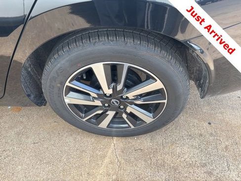 Used 2025 Nissan Versa SV FWD image 16
