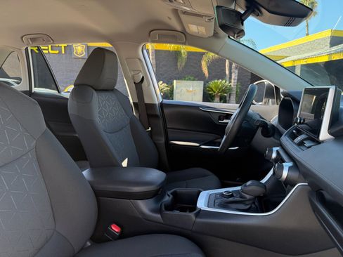 Used 2023 Toyota RAV4 Hybrid Woodland image 19